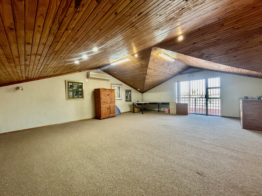 6 Bedroom Property for Sale in Schoemansville North West